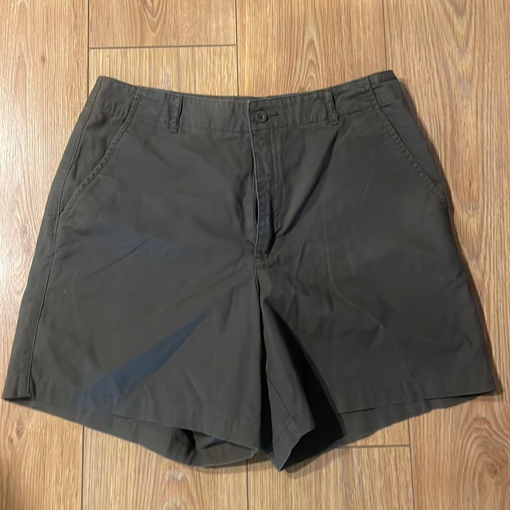 Royal Robbins, women’s dark green shorts, size 12, inseam 5 1/2 inches